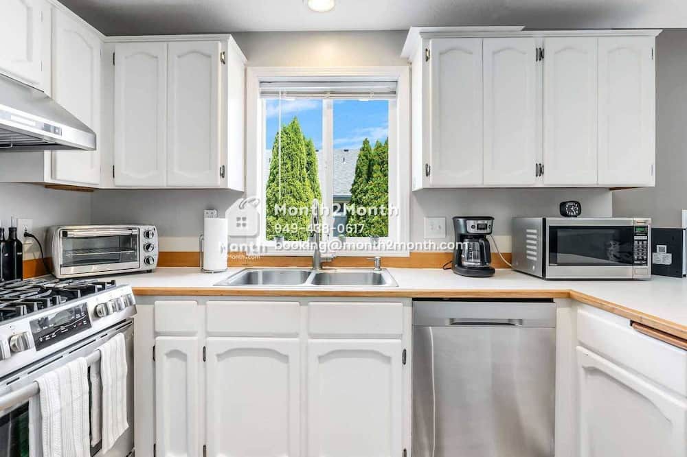 Vancouver House | Spacious home on SE 171ST #41784
