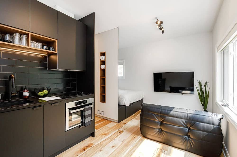 Centretown West Apartment | La Dolce Vita Studio Apartment w/ parking