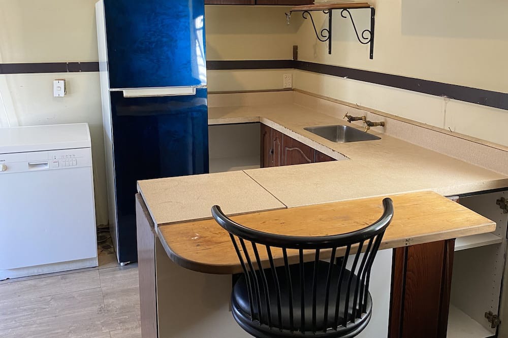 Motueka Cottage | orchard hide away