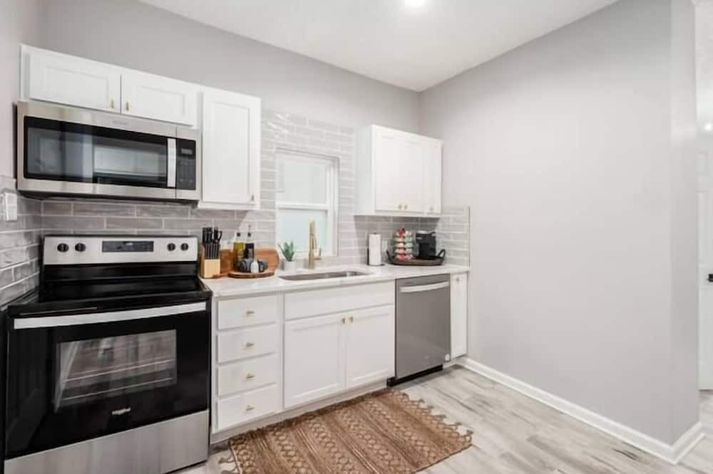 West Columbus House | The Sweet Escape - Stylish Home in Columbus!