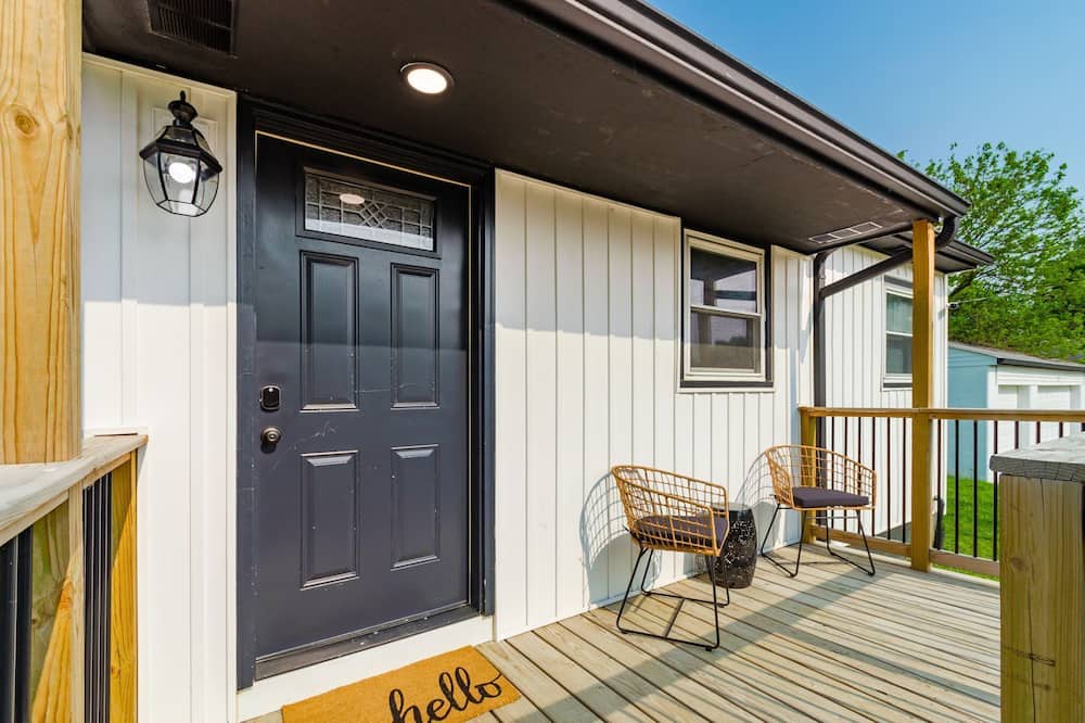 Sharon Heights House | Spacious 3-Bedroom Retreat with Pool Table!