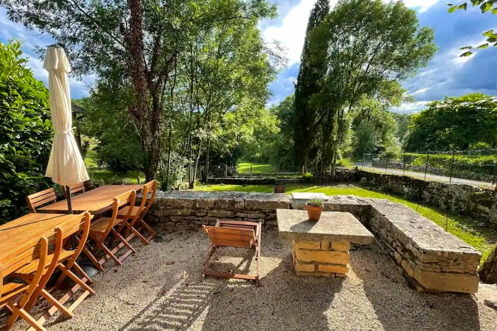 Sarrazac House | Homerez - House for 8 ppl. with garden and terrace at Cressensac-Sarrazac