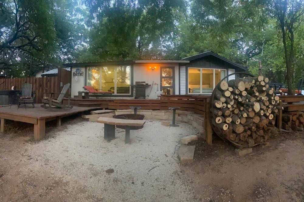 Buffalo Gap House | The Gap House HOT TUB