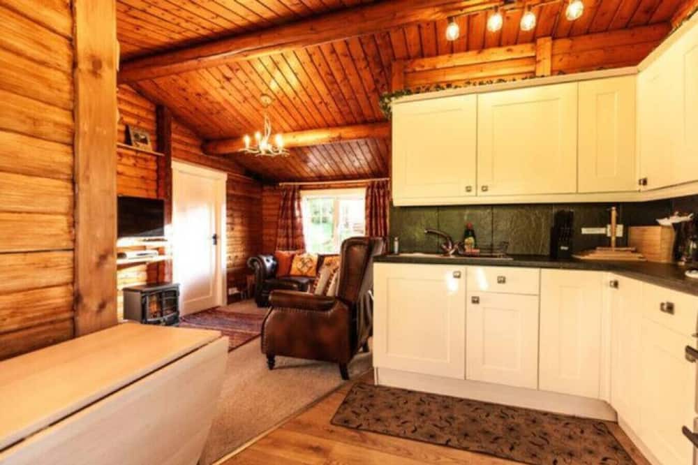 Ffestiniog Cabin | Cozy Mountain 2 Bed Log Cabin - Near Zip World