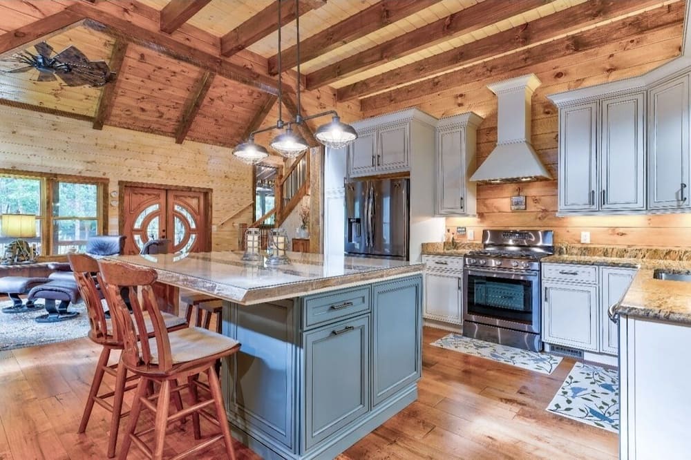 Cherry Log Cabin | Family Retreat, 4 Bd, 3.5 ba, WIFI, Hot Tub, pool table, fooseball, fire pit!