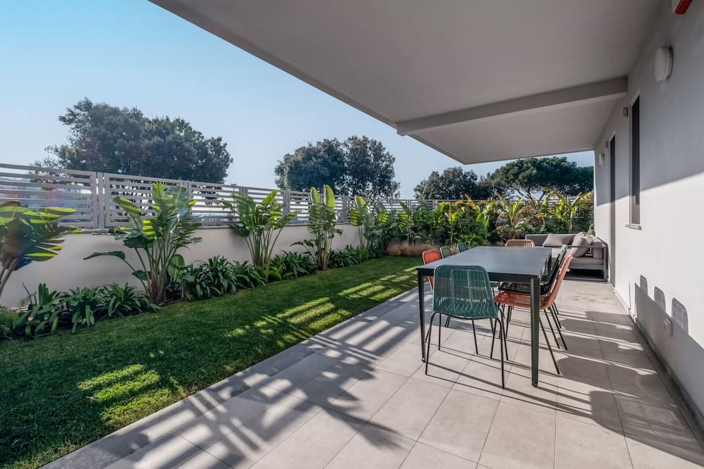 Zona XXIV Fonte Ostiense Apartment | The Tropical Corner by Typney