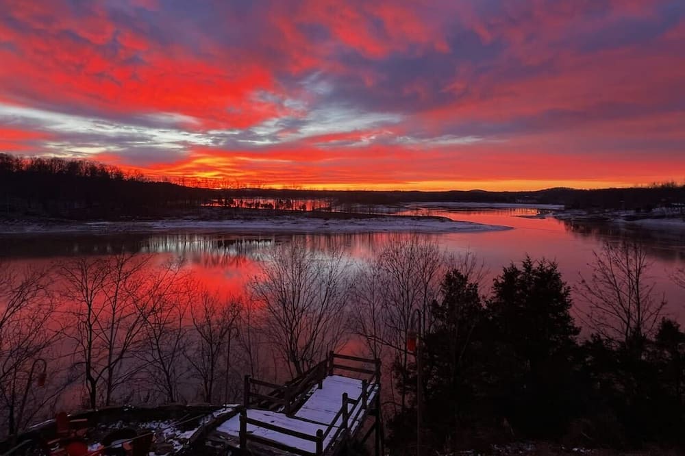 Falls of Rough Apartment | Lakeview Haven: Lakeside Sanctuary at Fentress Rd!