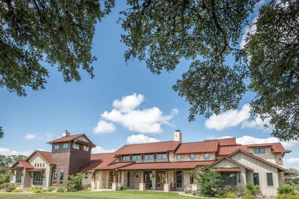 Bergheim House | Rusted Roof Ranch - A Birdy Vacation Rental
