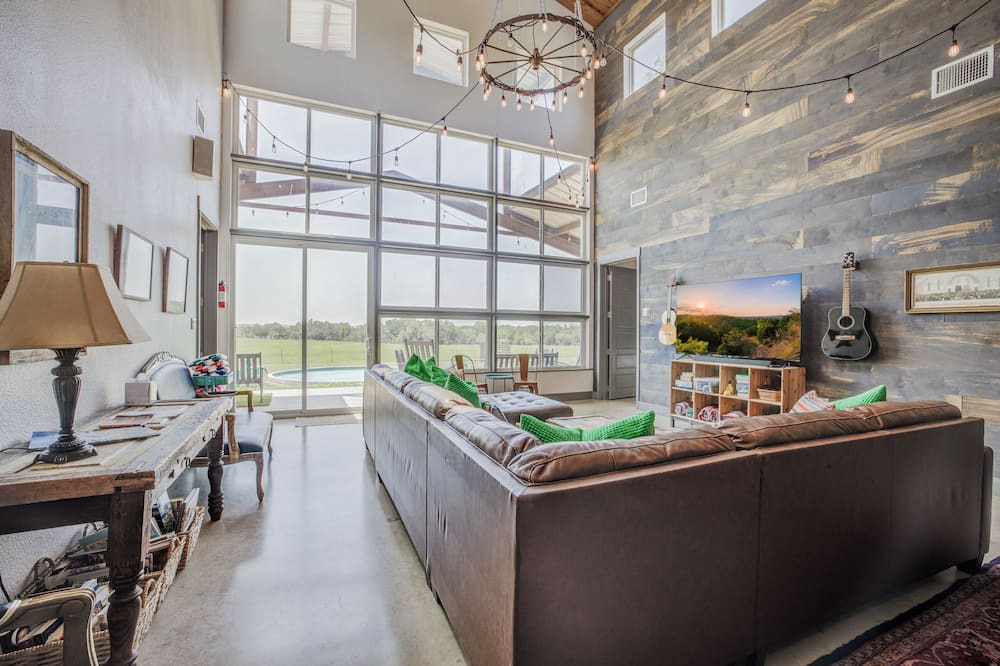 Fredericksburg House | Big Red Barn Retreat | Pool | BBQ | Sleeps 18