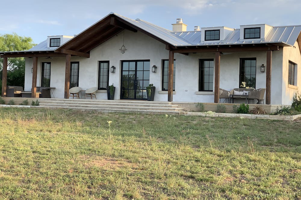Mason House | Texas Hill Country ranch luxury retreat 300 acres perfect spot to watch ECLIPSE