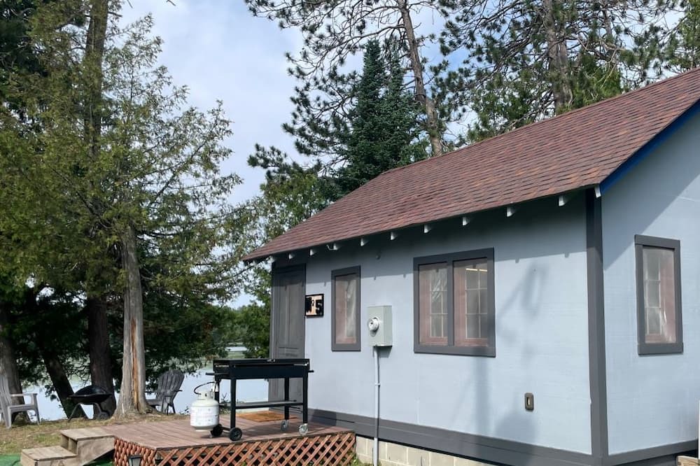 Remer Cabin | The Lakeshore Lookout