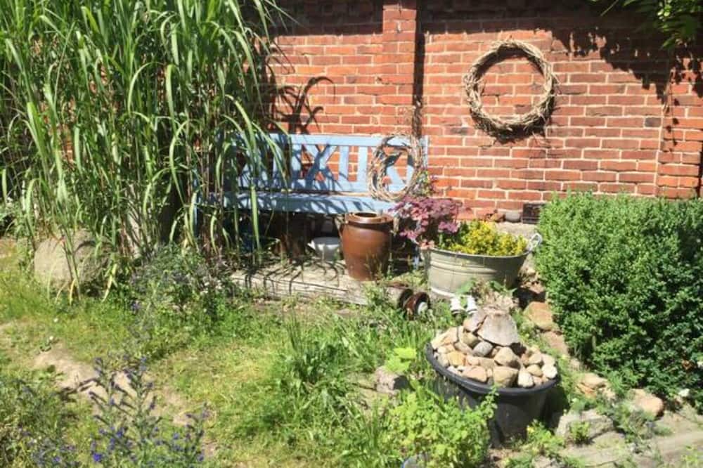 Burg Stargard House | Holiday apartment Burg Stargard for 1 - 4 persons with 1 bedroom - Holiday house
