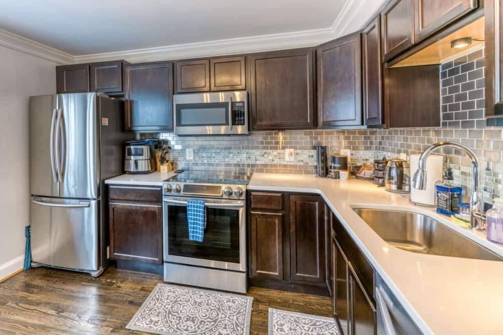 Southeast House | Hilltop Hideaway in DC