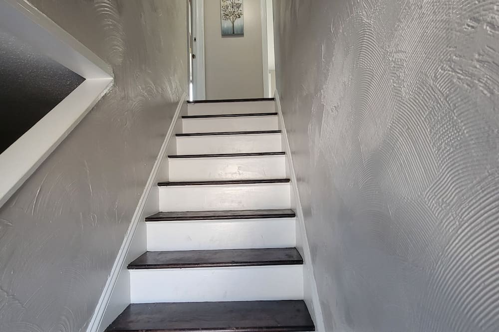 Wethersfield House | Nestled in a quiet safe neighborhood that's 2-minutes to I-91Intersate