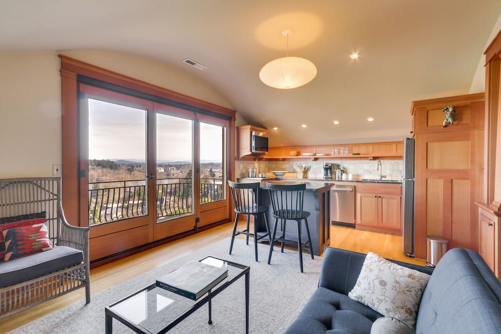Lair Hill Apartment | Southwest Portland Apartment ~ 3 Mi to Downtown!