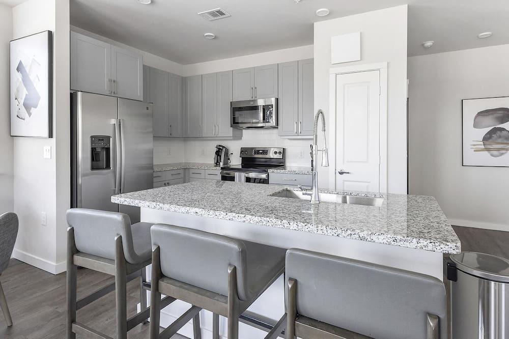 Spring Branch East Apartment | Modern Apartment in Prime Location (ID1403X427)