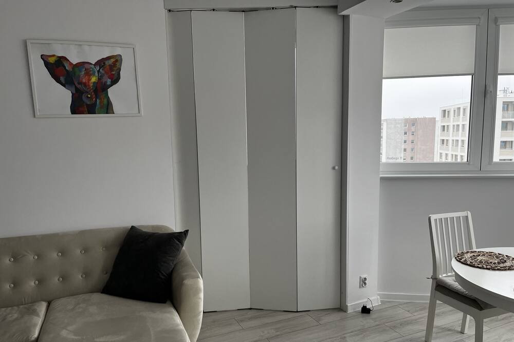 Ursynow Apartment | An apartment with a garage. Pets welcome.