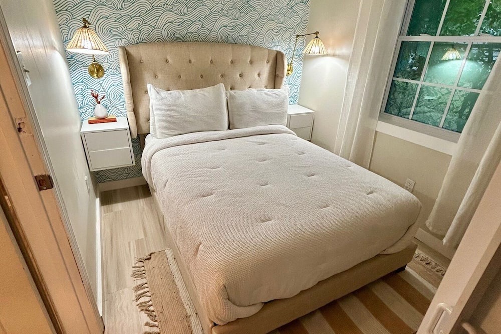 Midtown Cottage | Coastal Carriage House Surrounded By Live Oak Trees in the Heart of Savannah