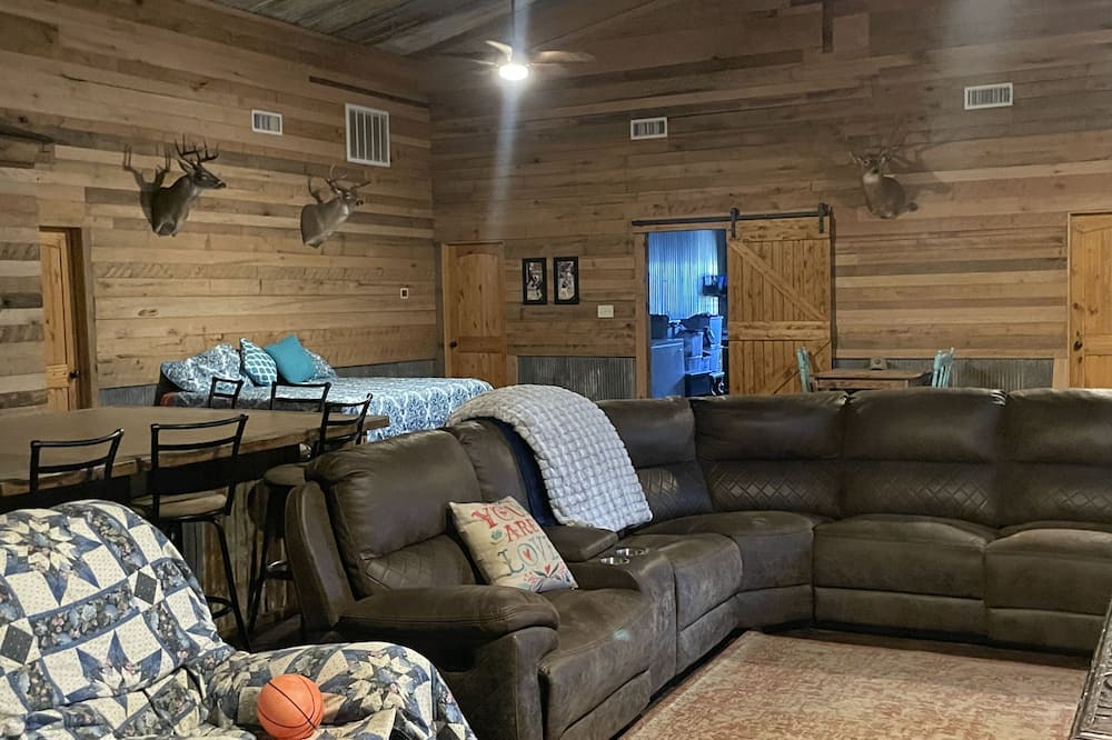 Cason Other | 3500 sq ft barndominium, sleeps 9 guests. 3 bedrooms and 3 bath with gym.