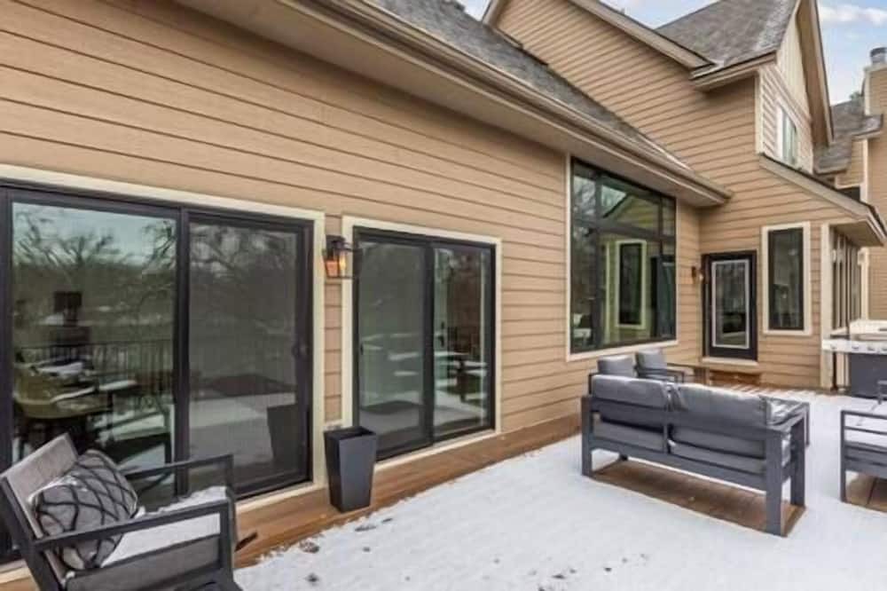 Minnetonka House | Luxury Minnetonka Home - sleeps 24/+bunk room