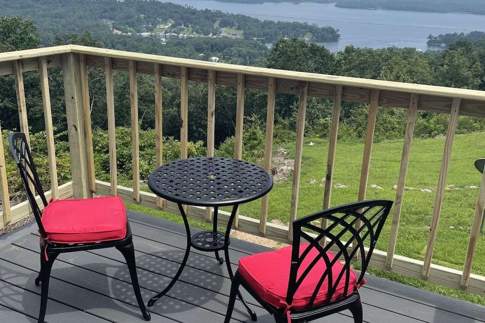 Grant Villa | Cozy and private villa overlooking Lake Guntersville