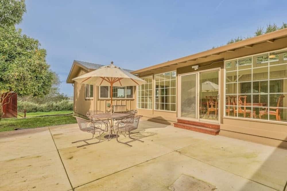 Prunedale House | Central Location, cozy 10 Acre Prunedale home - Near Monterey, Carmel, & moren