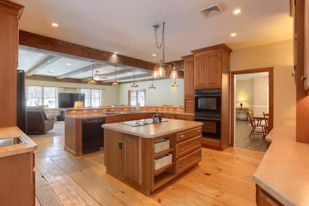 Stouchsburg House | Lazy Meadows Horse Ranch, new listingn