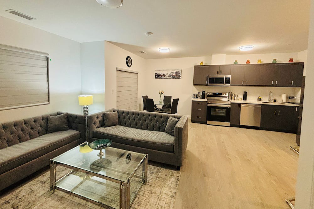 LaSalle Condo | Luxury condo suite