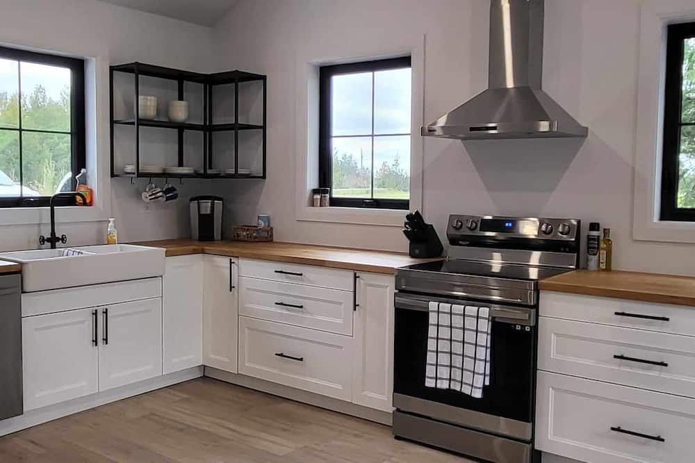 Lambton Shores House | Willow On The Ridge