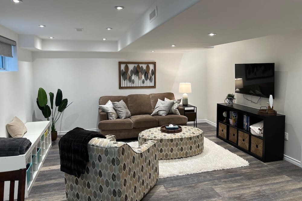 Alliston House | The Oake Room - Modern Convenience