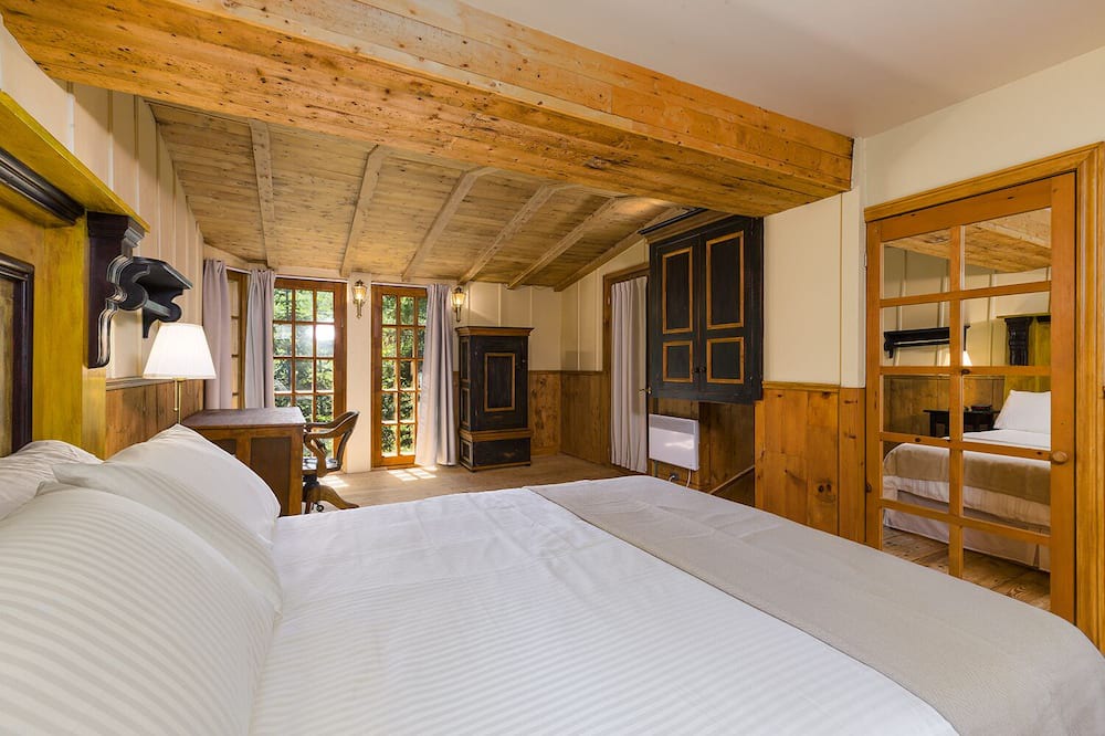 Baie-St-Paul Ski Chalet | Real cottage with a private lake