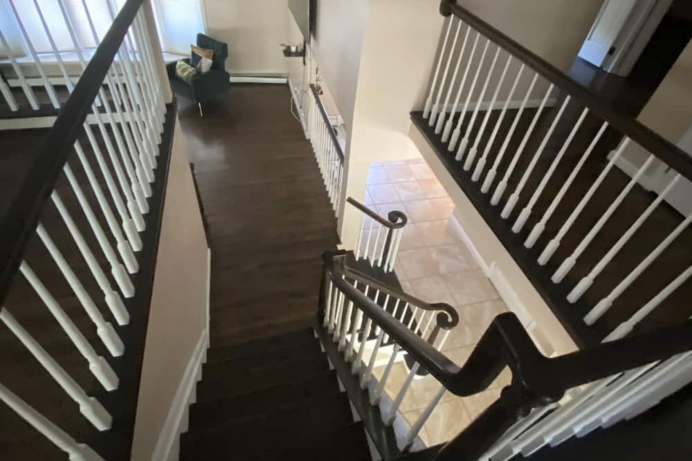 Selden House | Beautiful home with three private rooms for travel business people