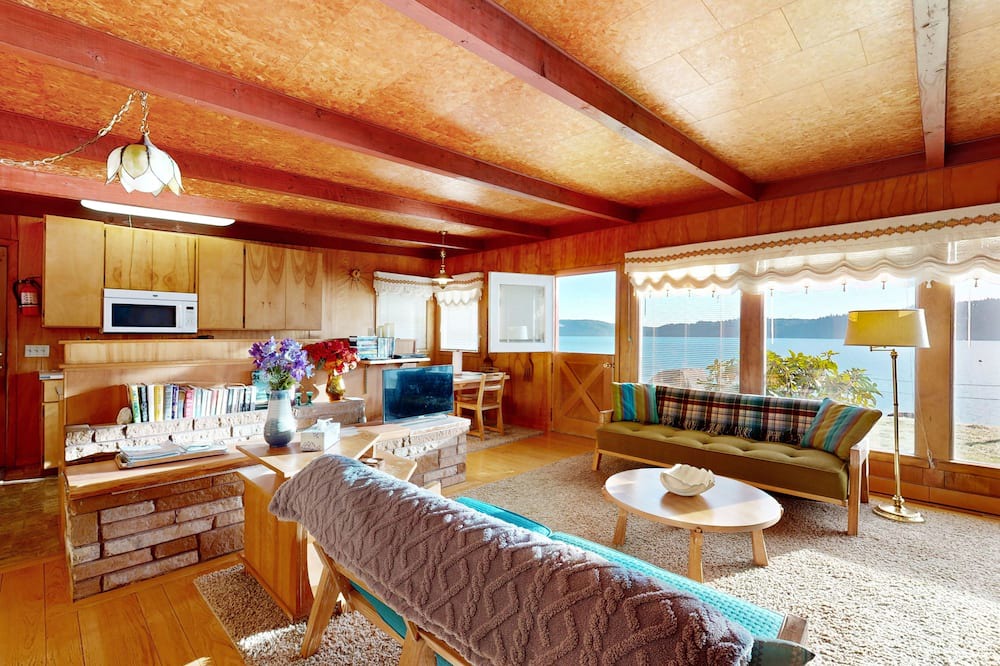 Matlock House | Charming waterfront cottage with panoramic Hood Canal views