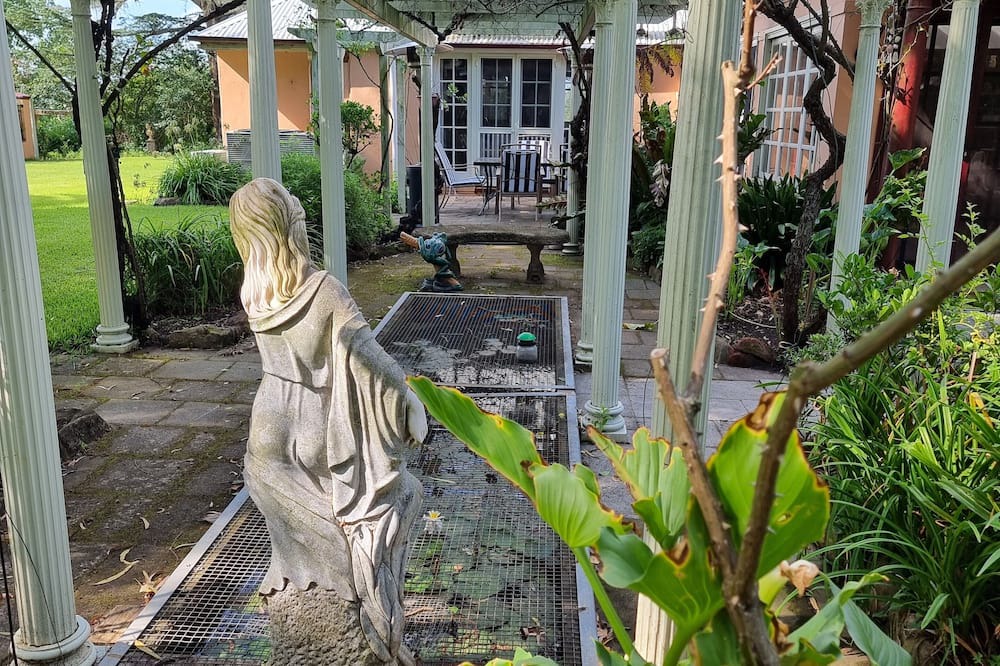 Freemans Reach Cottage | Come enjoy a farmstay at the historical Reibycroft Estate in Freemans Reach NSW.