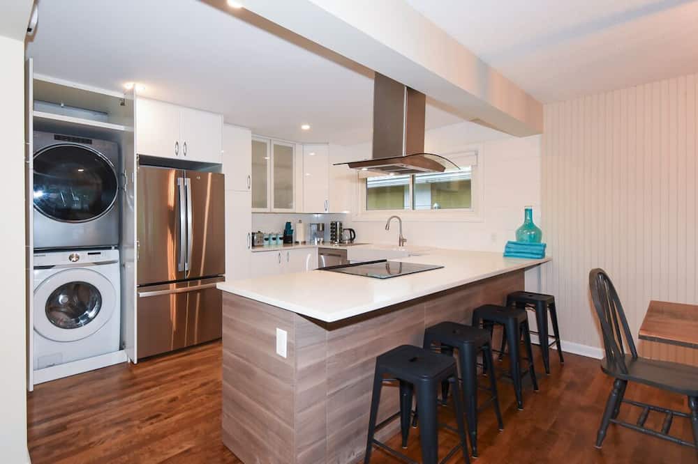 Braemar Park - Bel Air Heights - Copeland Park Apartment | Country-Chic - Ottawa Nepean - 4 beds, 2 baths