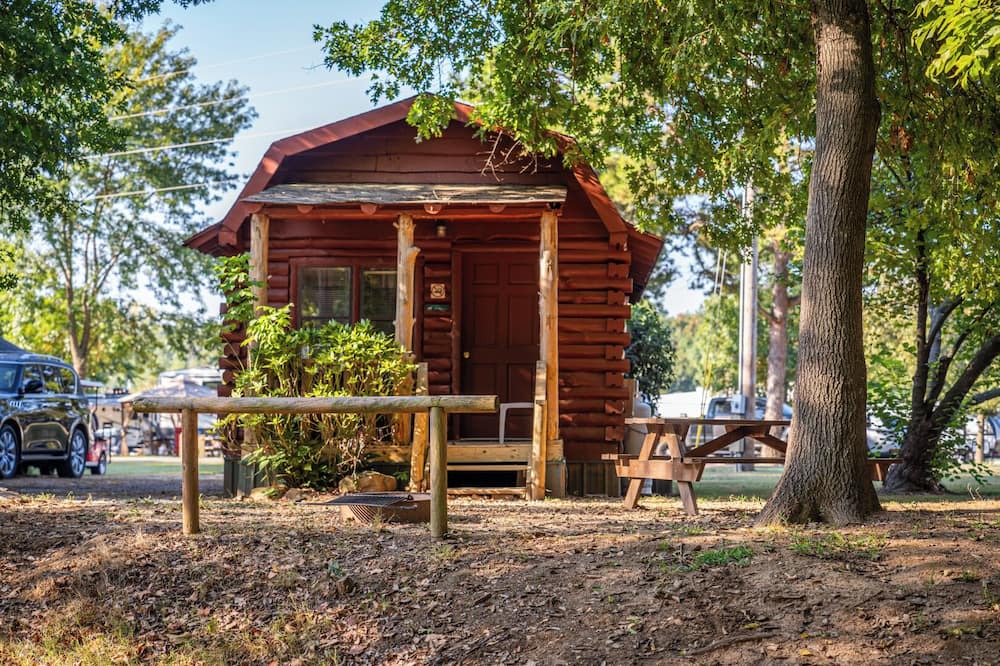 Gore Cabin | Relaxing Accommodation! Kitchen, Free Parking, Close to Greenleaf State Park!