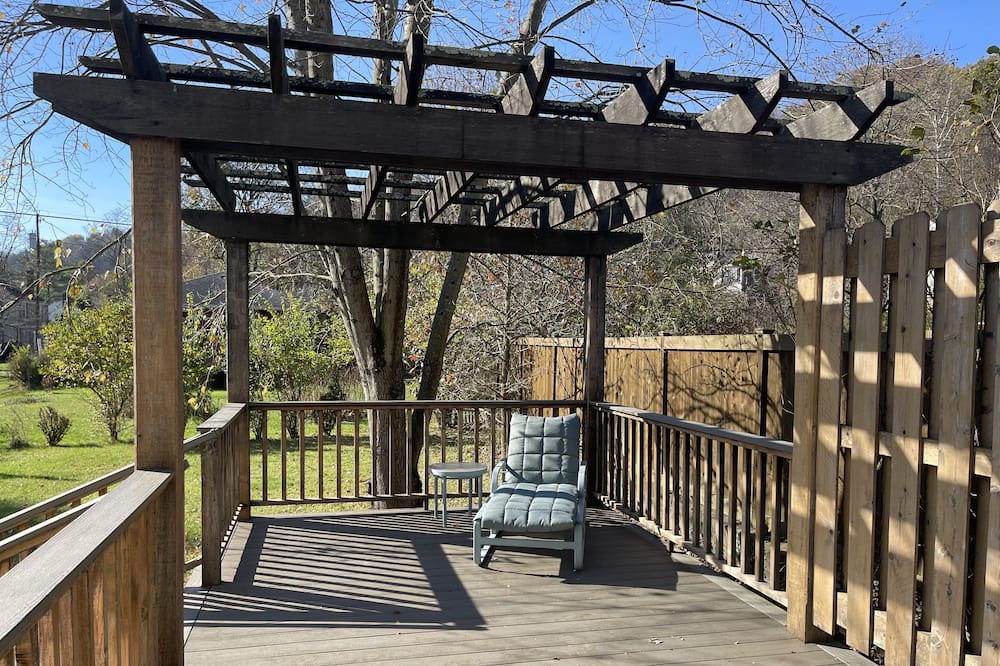 Athens House | High end luxury retreat in quiet Athens neighborhood