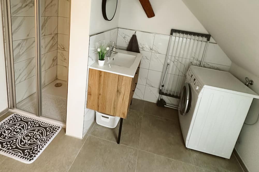 Wolfsbach Apartment | Gemütliche 2-stöckige Ferienwohnung 3 Minuten von der Autobahn!