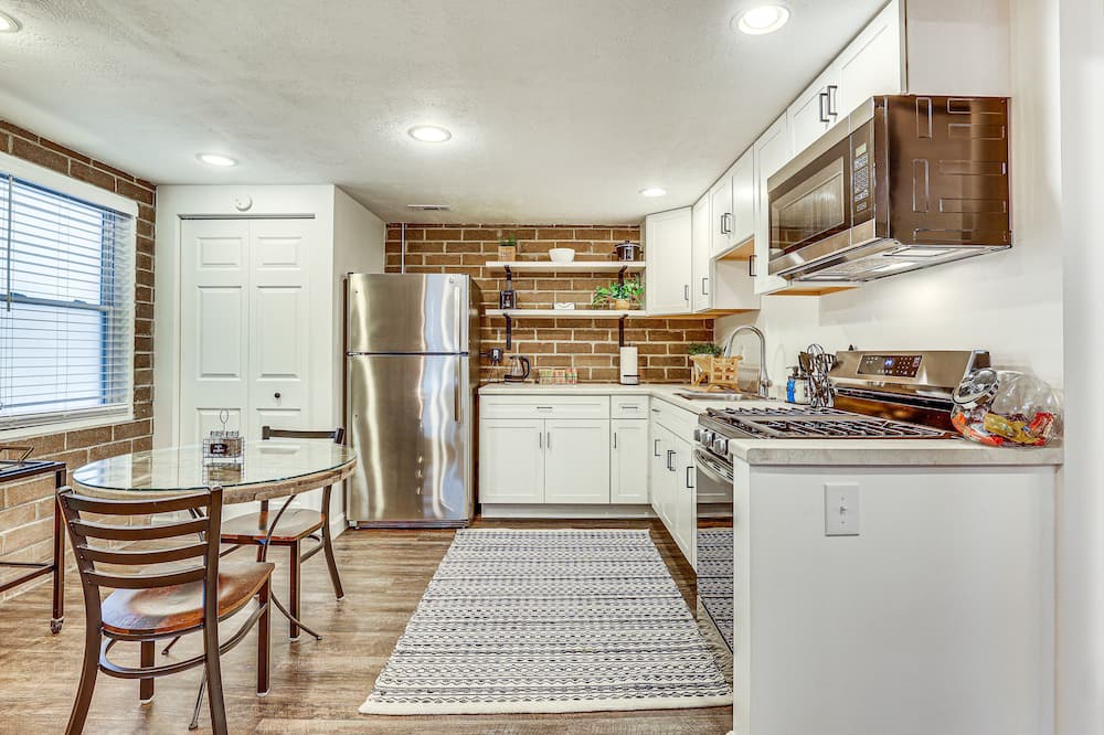 Greentown Apartment | Ohio Studio Centrally Located Near Attractions!