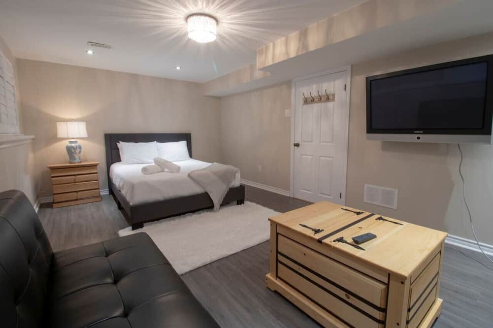 Midland House | Modern Home by the Bay w/Hot Tub!