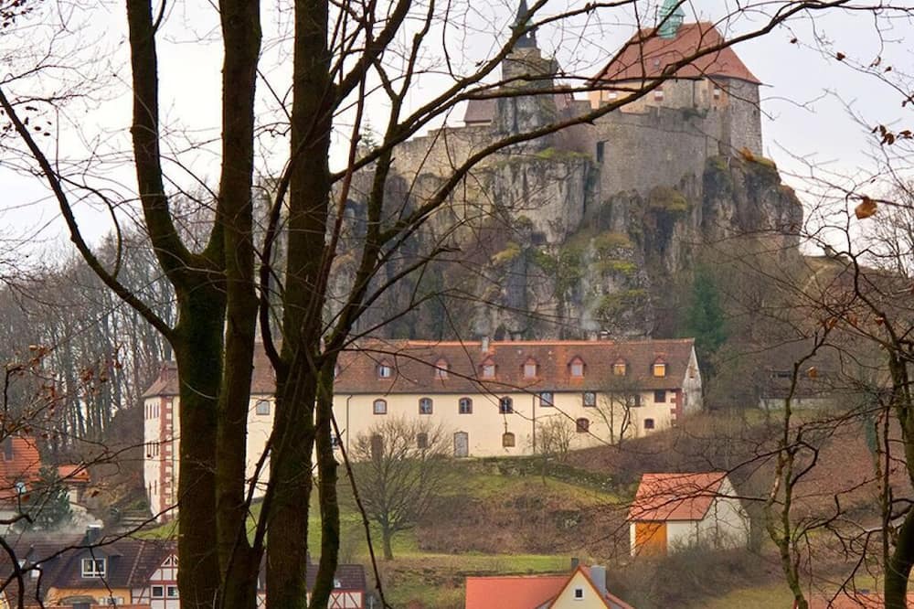 Kirchensittenbach Apartment | Longhouse Hohenstein Castle