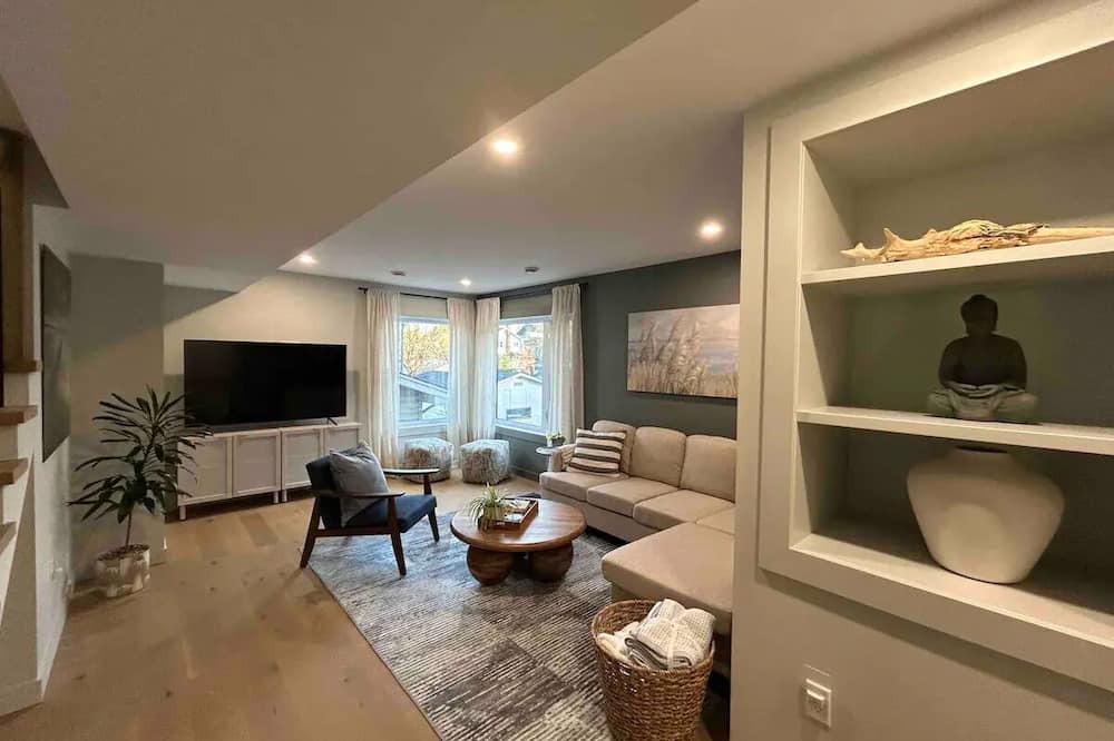 Thunder Bay House | Modern Manor