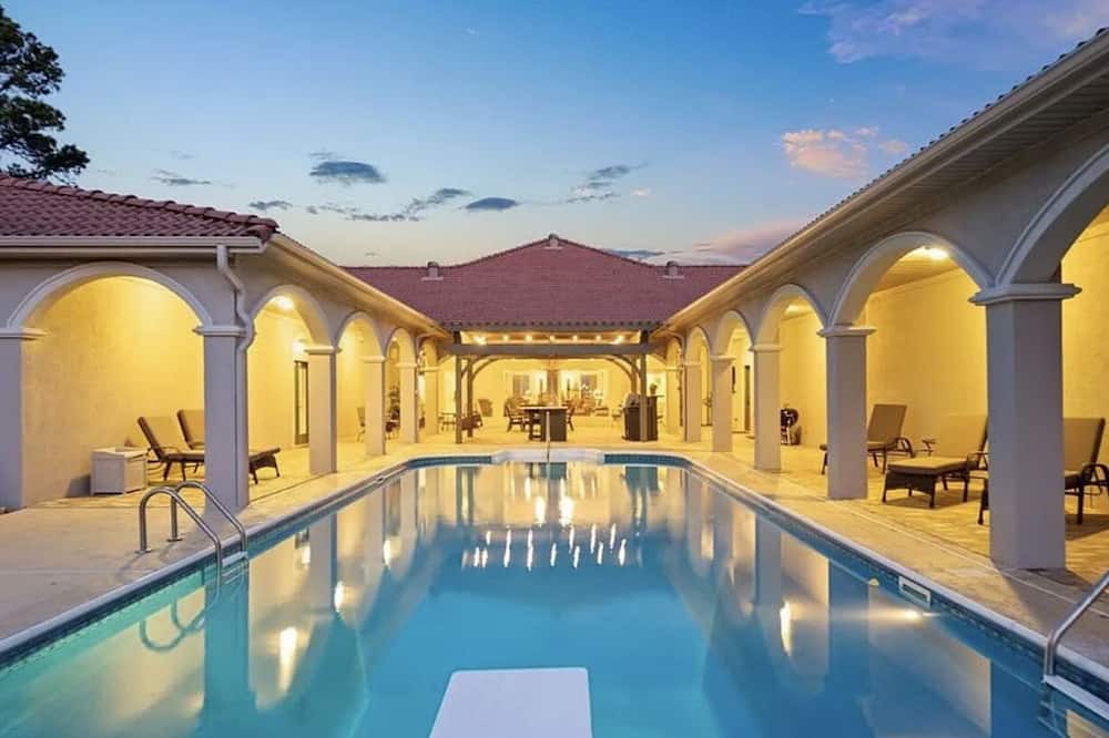 Cecil House | King Ranch Equestrian River Valley Estate, conveniently located off Hwy I-40!