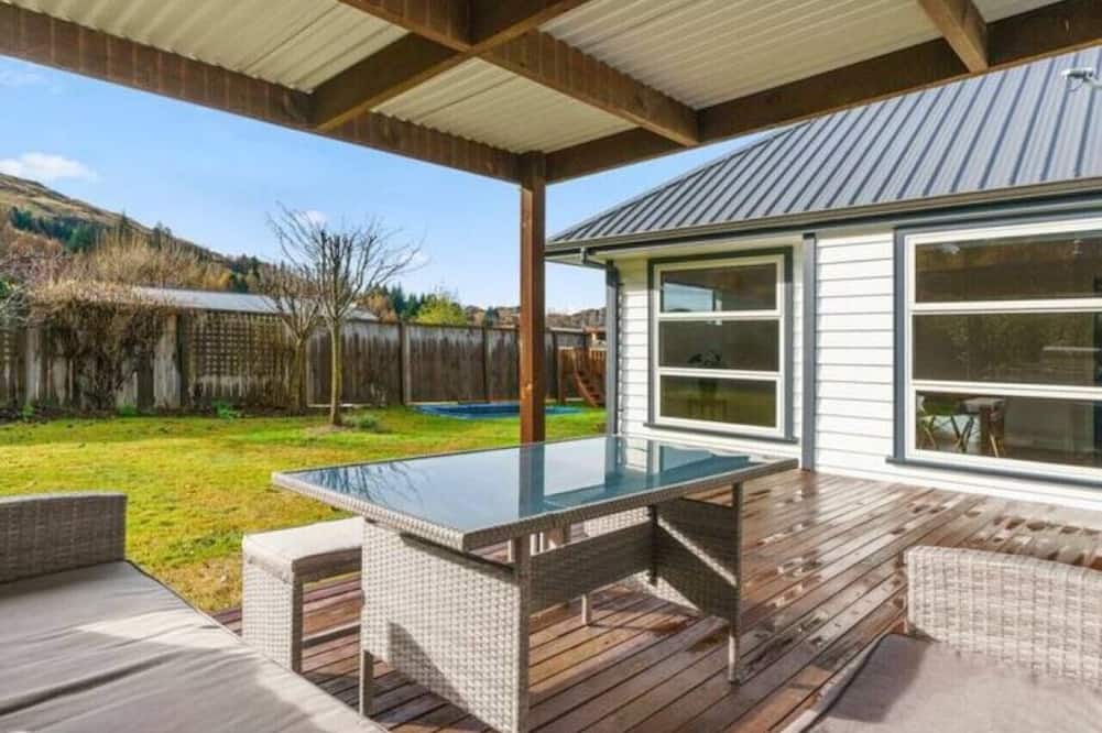 Arthur's Point House | At home on Atley, Arthurs Point