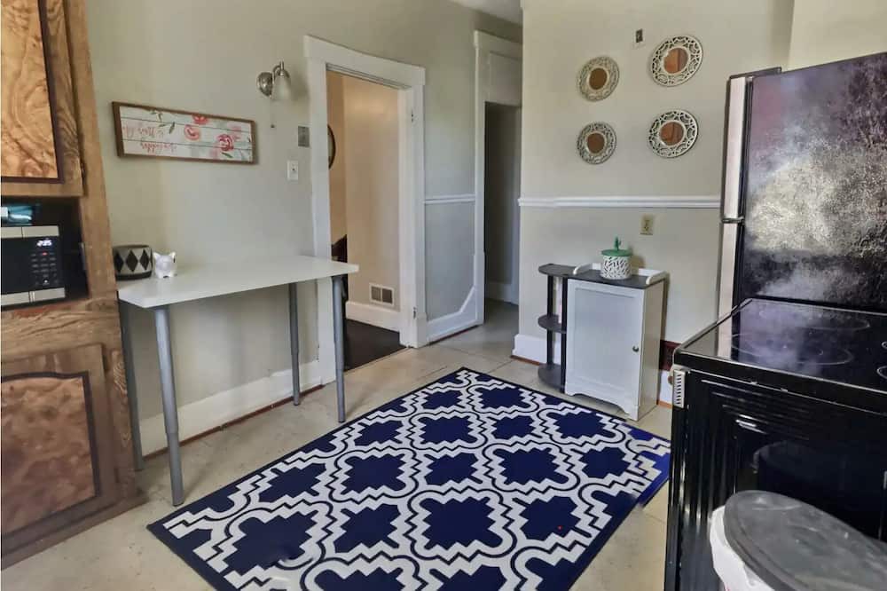 Cumberland House | 1910s historic brick home, 2 full baths, mountain views, walkable, pets welcome