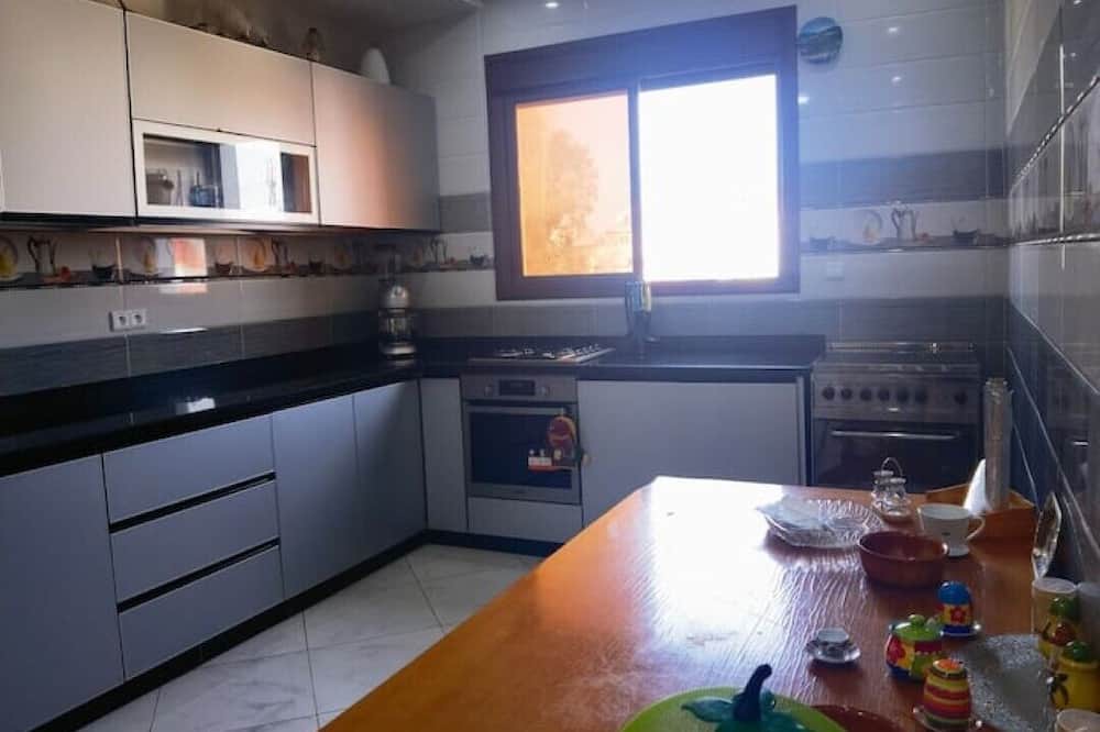 Bni Makada Apartment | Charming 1Bedroom Apartment with 2 Living Rooms Near Train Station & City Center