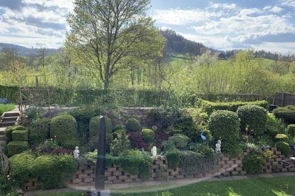 Schwaebisch Gmuend Apartment | Ferienwohnung 'weiler in den Bergen' mit Bergblick, Balkon und Wlan