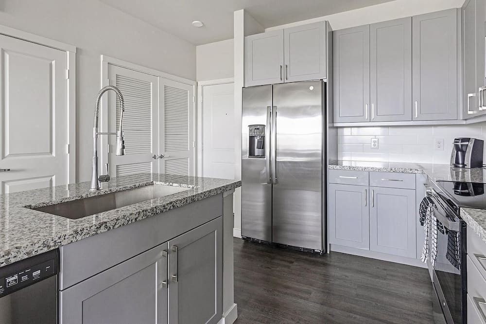 Spring Branch East Apartment | Modern Apartment in Prime Location (ID1403X426)