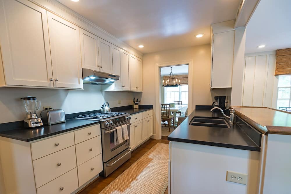 Lewis Mountain House | Cameron House Ext. Stay - Close to UVA!