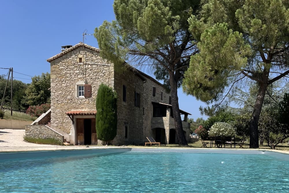 Saint-Martin-de-Valgalgues Apartment | Mas de Rofa: La Palmeraie, mas Authentique Avec Piscine et Grand Jardin Arboré